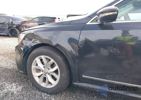 2017 Volkswagen Passat 1.8T S z USA, uszkodzony, nr VIN 1VWAT7A35HC061090